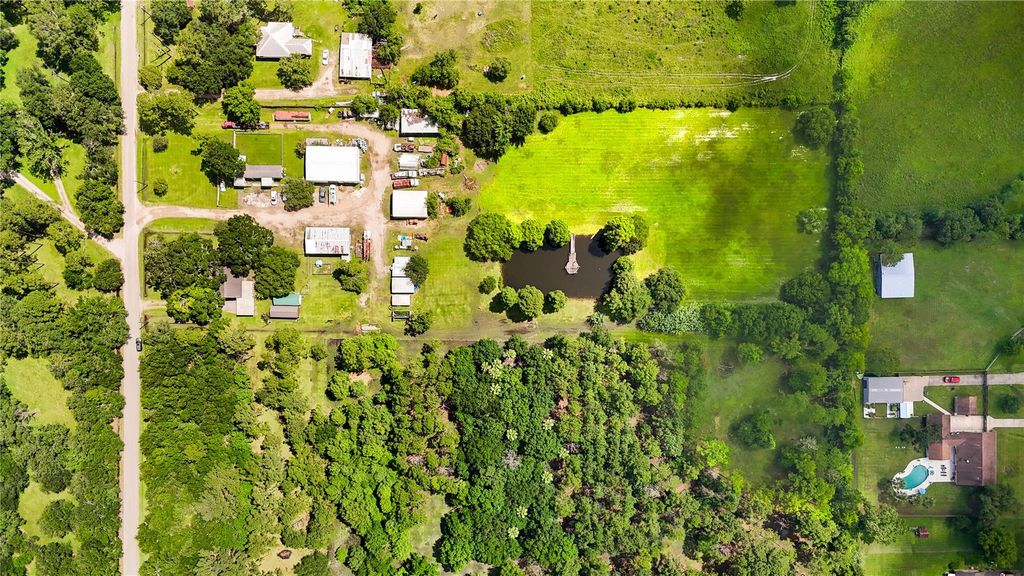 2052 County Road 540, Alvin, TX 77511