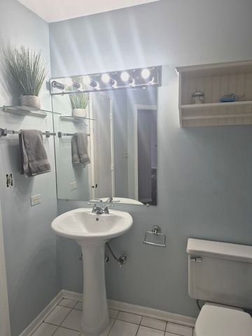 1721 Chesapeake Lane 2, Schaumburg, IL 60193