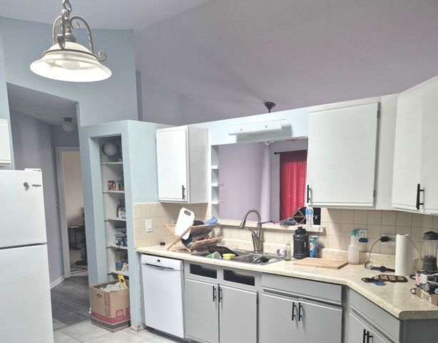 1721 Chesapeake Lane 2, Schaumburg, IL 60193