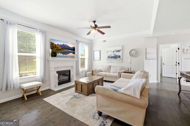 5821 Park Point, Flowery Branch, GA 30542
