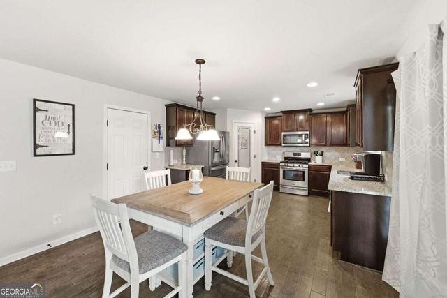 5821 Park Point, Flowery Branch, GA 30542