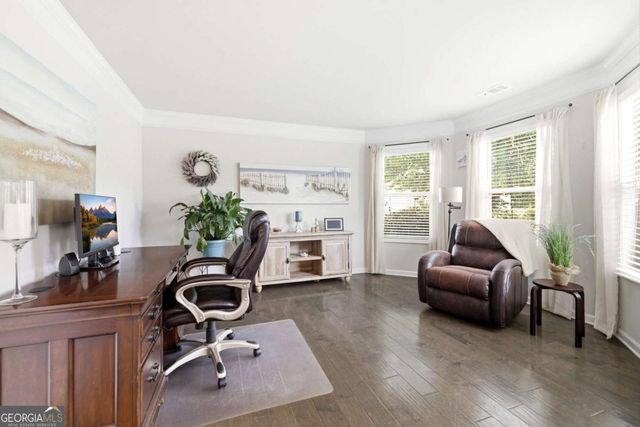 5821 Park Point, Flowery Branch, GA 30542