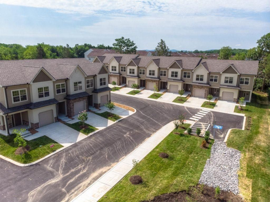 202 Signature Pl, Lebanon, TN 37087