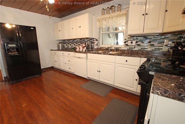 41 Flat Top Camp Road, Wharton, WV 25208
