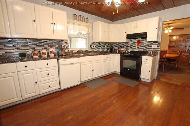 41 Flat Top Camp Road, Wharton, WV 25208