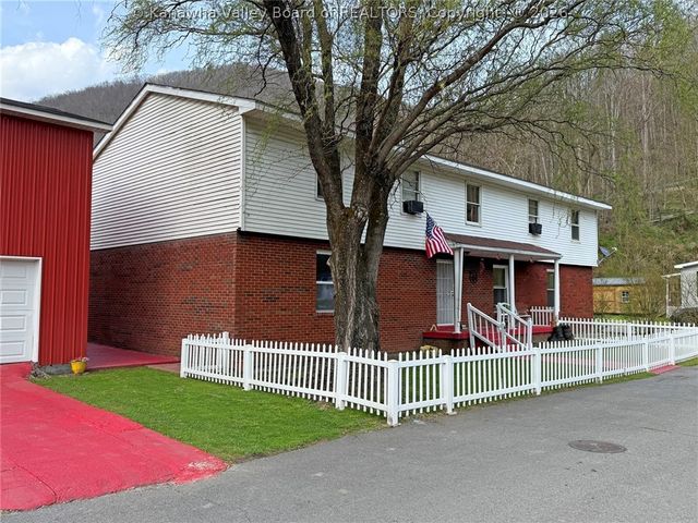41 Flat Top Camp Road, Wharton, WV 25208