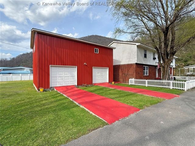 41 Flat Top Camp Road, Wharton, WV 25208