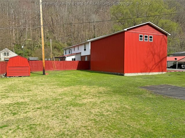 41 Flat Top Camp Road, Wharton, WV 25208