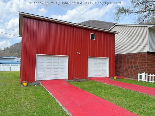 41 Flat Top Camp Road, Wharton, WV 25208