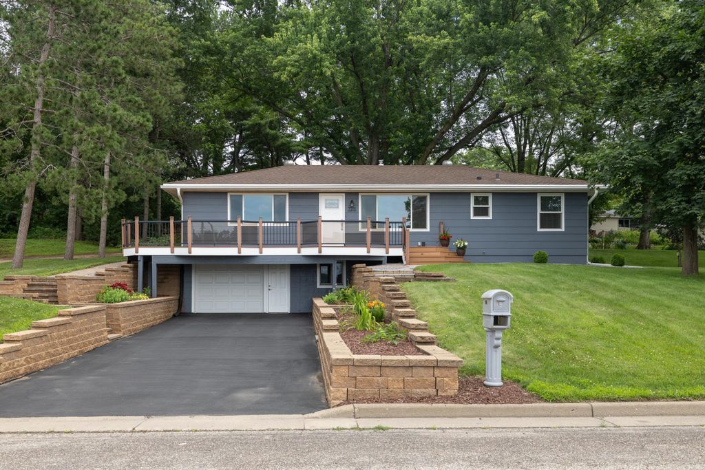728 Linn Street N, Prescott, WI 54021