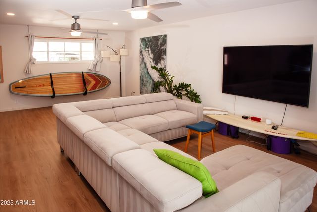 1326 E EARLL Drive, Phoenix, AZ 85014