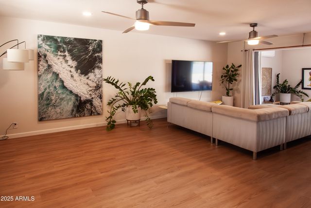 1326 E EARLL Drive, Phoenix, AZ 85014