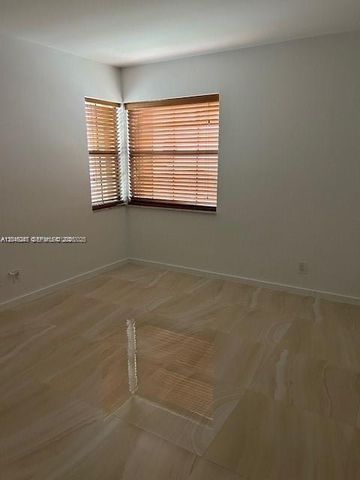 21220 Harbor Way 221-22, Aventura, FL 33180