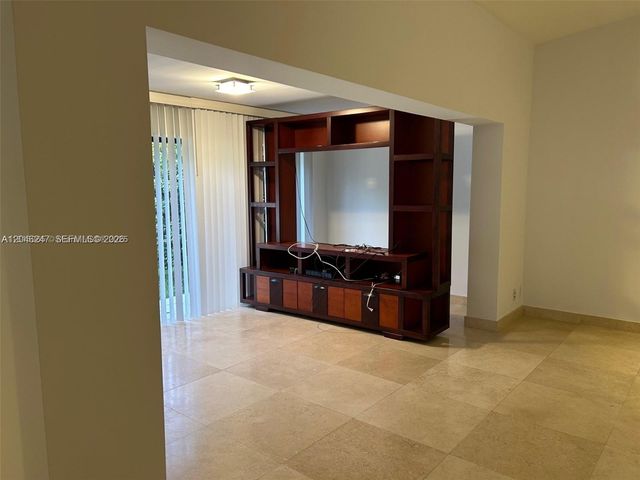 21220 Harbor Way 221-22, Aventura, FL 33180