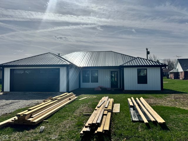 404 E College Street, Bainbridge, IN 46105