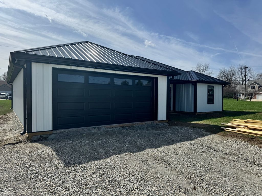 404 E College Street, Bainbridge, IN 46105