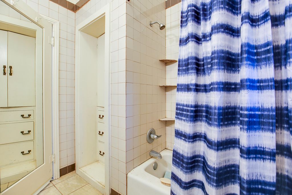Image 11 of property listing at 1105 N Van Buren Street, San Angelo, TX 76901