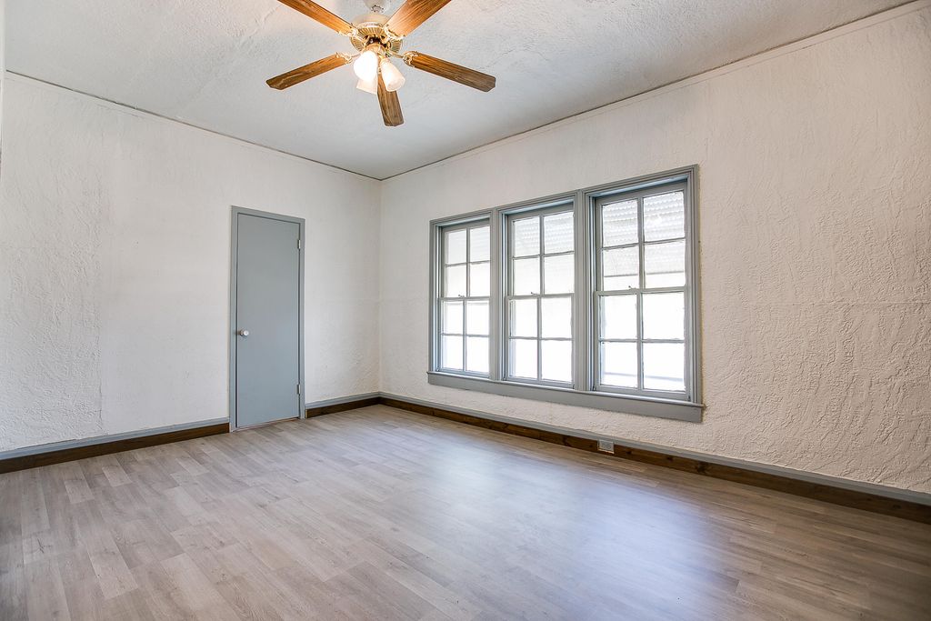 Image 12 of property listing at 1105 N Van Buren Street, San Angelo, TX 76901