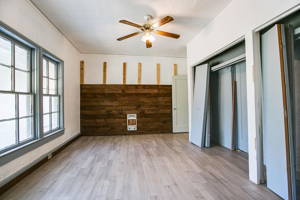 Image 13 of property listing at 1105 N Van Buren Street, San Angelo, TX 76901
