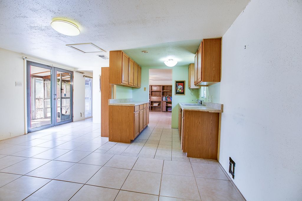Image 16 of property listing at 1105 N Van Buren Street, San Angelo, TX 76901