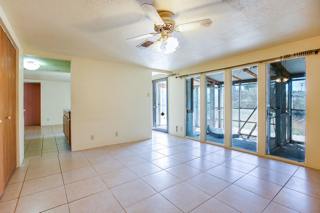 Image 18 of property listing at 1105 N Van Buren Street, San Angelo, TX 76901