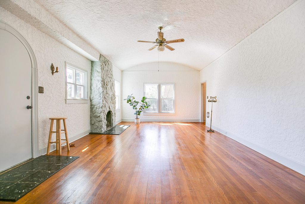 Image 2 of property listing at 1105 N Van Buren Street, San Angelo, TX 76901