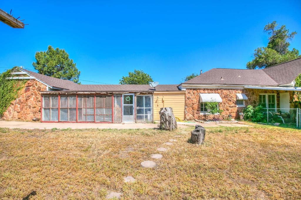 Image 27 of property listing at 1105 N Van Buren Street, San Angelo, TX 76901