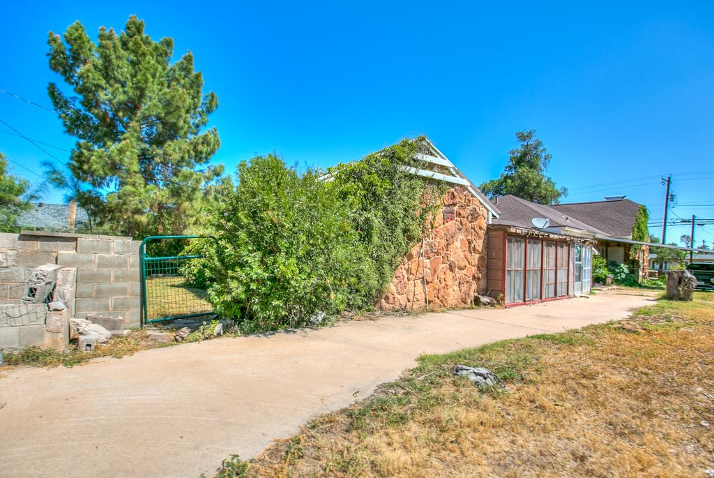 Image 28 of property listing at 1105 N Van Buren Street, San Angelo, TX 76901