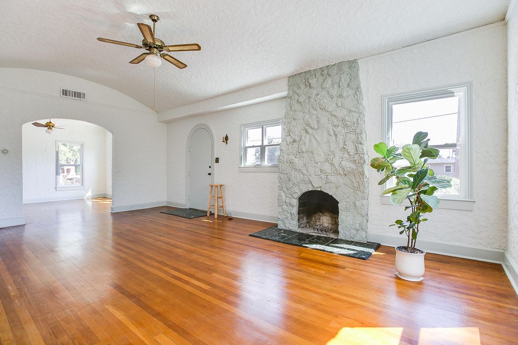 Image 3 of property listing at 1105 N Van Buren Street, San Angelo, TX 76901