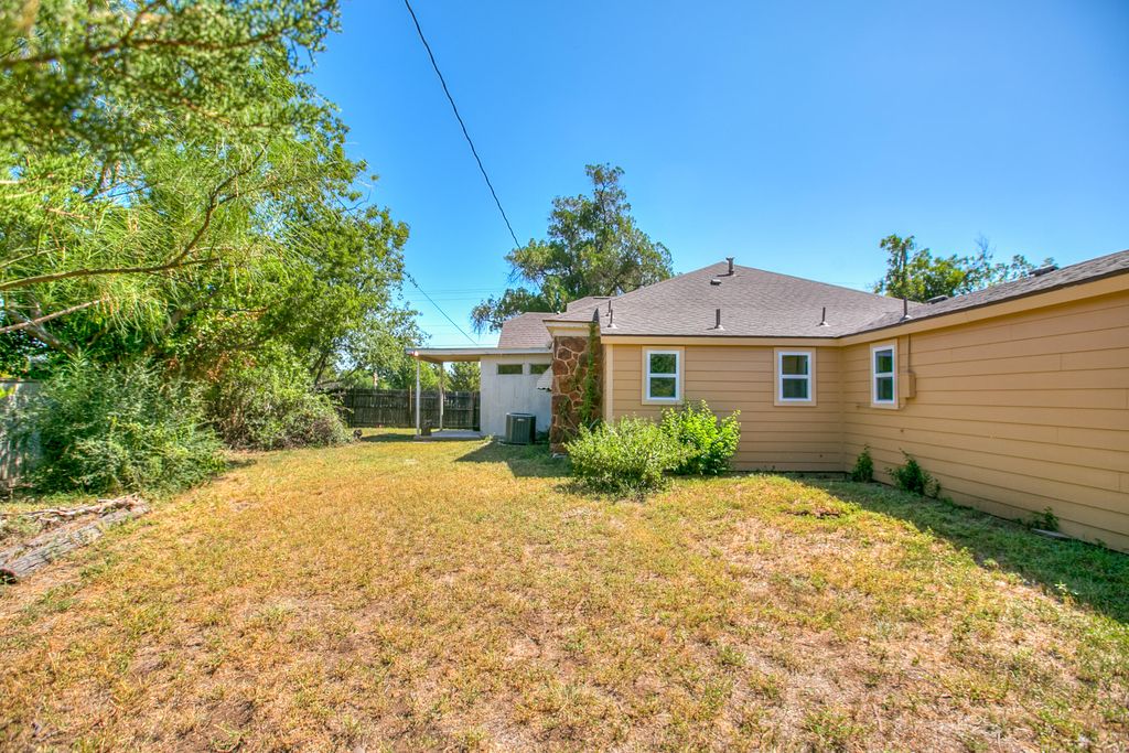 Image 31 of property listing at 1105 N Van Buren Street, San Angelo, TX 76901
