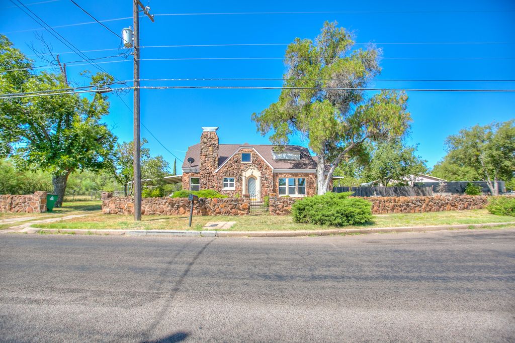Image 32 of property listing at 1105 N Van Buren Street, San Angelo, TX 76901