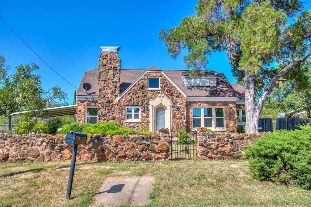 Image 34 of property listing at 1105 N Van Buren Street, San Angelo, TX 76901