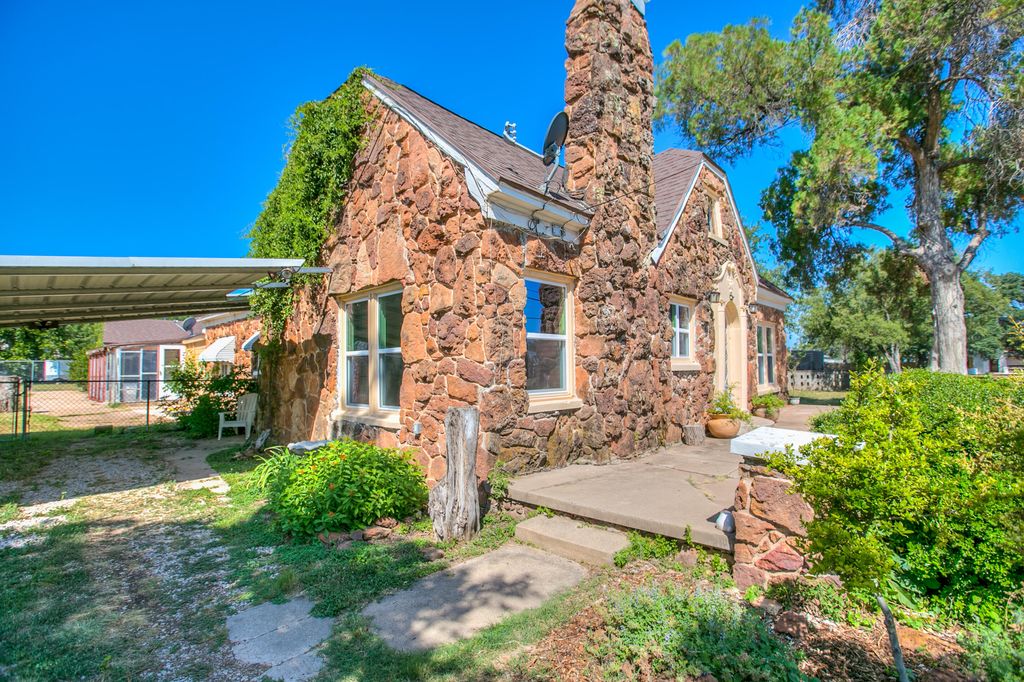 Image 35 of property listing at 1105 N Van Buren Street, San Angelo, TX 76901