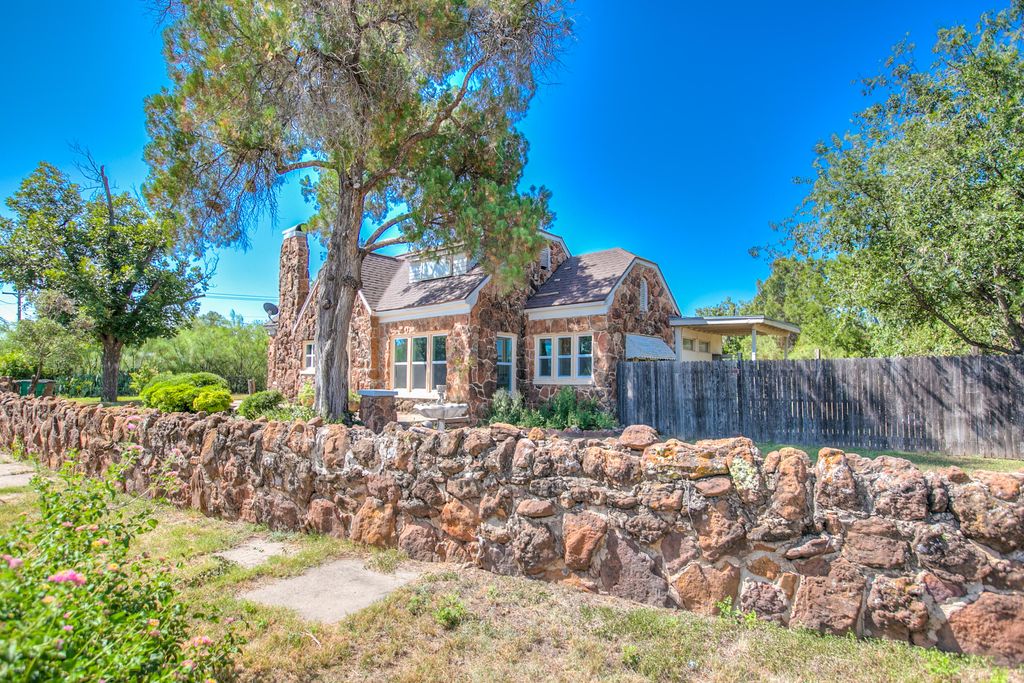 Image 37 of property listing at 1105 N Van Buren Street, San Angelo, TX 76901