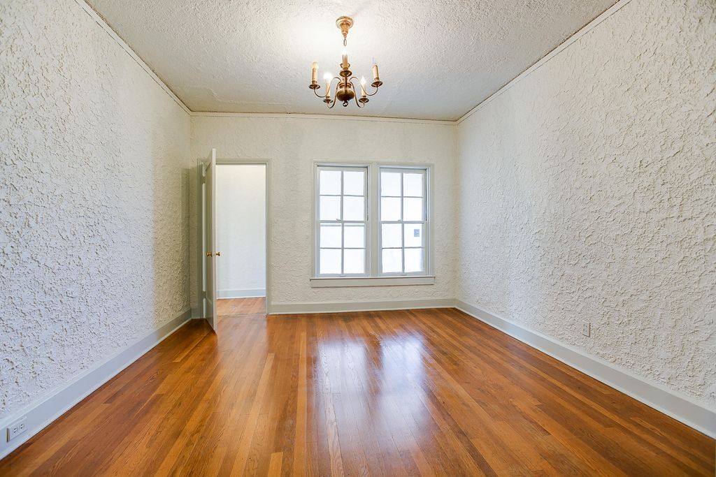 Image 6 of property listing at 1105 N Van Buren Street, San Angelo, TX 76901