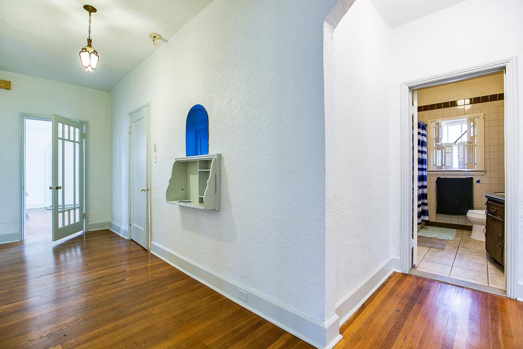 Image 7 of property listing at 1105 N Van Buren Street, San Angelo, TX 76901
