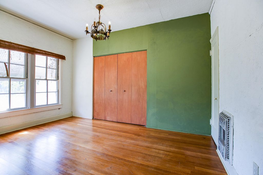 Image 9 of property listing at 1105 N Van Buren Street, San Angelo, TX 76901