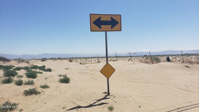 80 E 80 Street, Lancaster, CA 93535