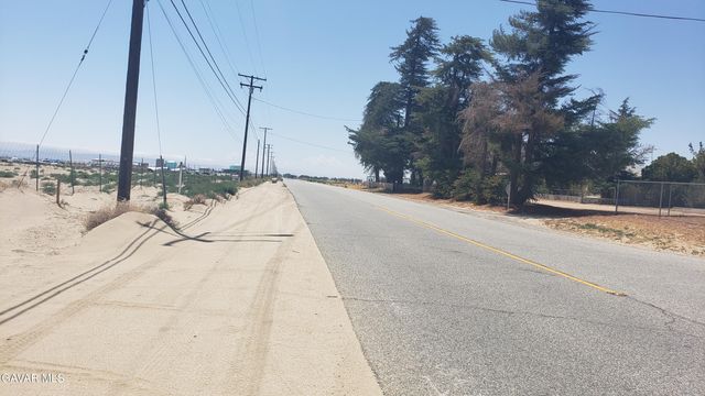 80 E 80 Street, Lancaster, CA 93535