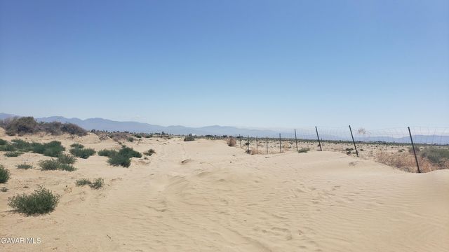 80 E 80 Street, Lancaster, CA 93535