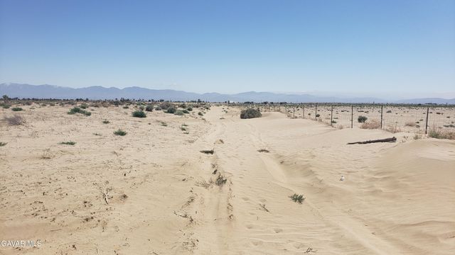 80 E 80 Street, Lancaster, CA 93535