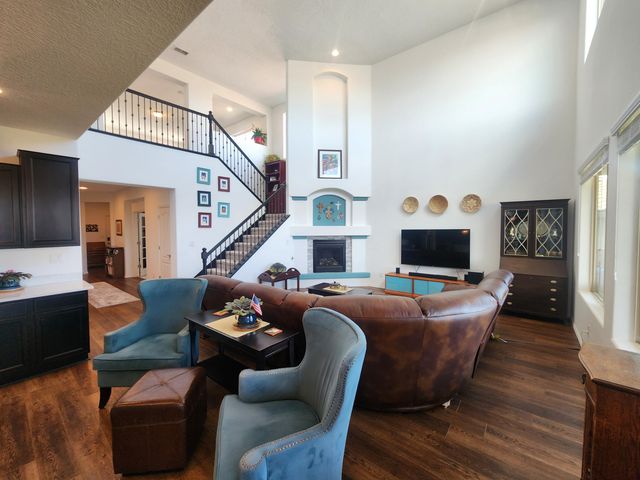 1724 COOKE CANYON Drive NW, Albuquerque, NM 87120