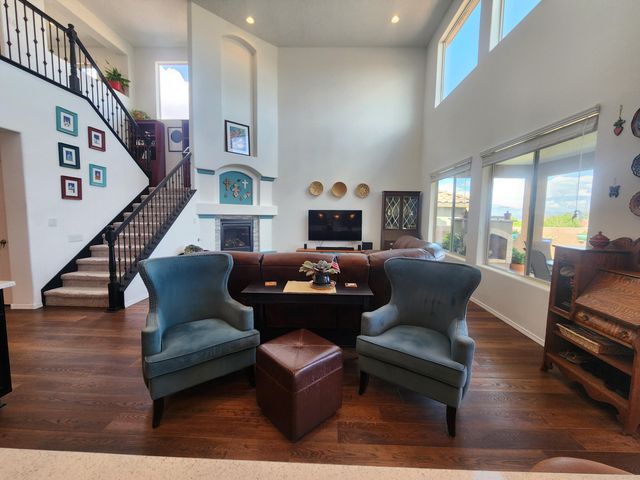 1724 COOKE CANYON Drive NW, Albuquerque, NM 87120