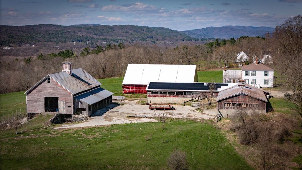 Image 4 of property listing at 529 NH Route 10, Piermont, NH 03779