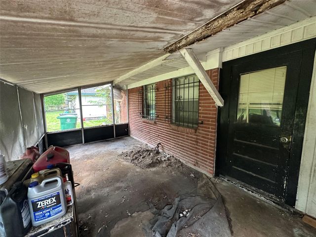 7736 Bretshire Drive, Houston, TX 77016