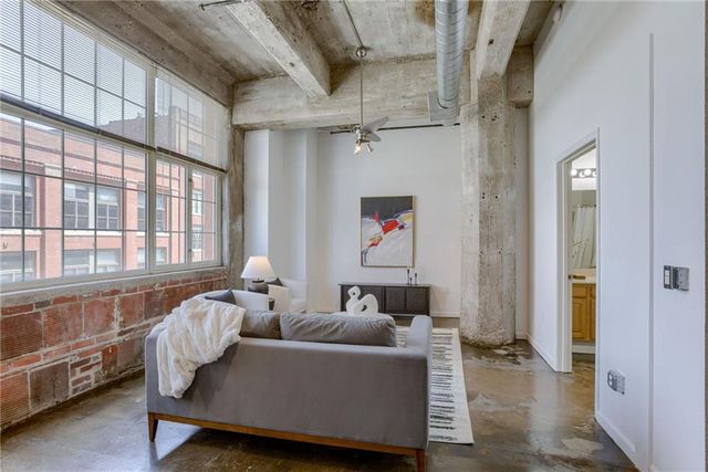 321 W 7th Street 306, Kansas City, MO 64105