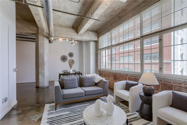 321 W 7th Street 306, Kansas City, MO 64105