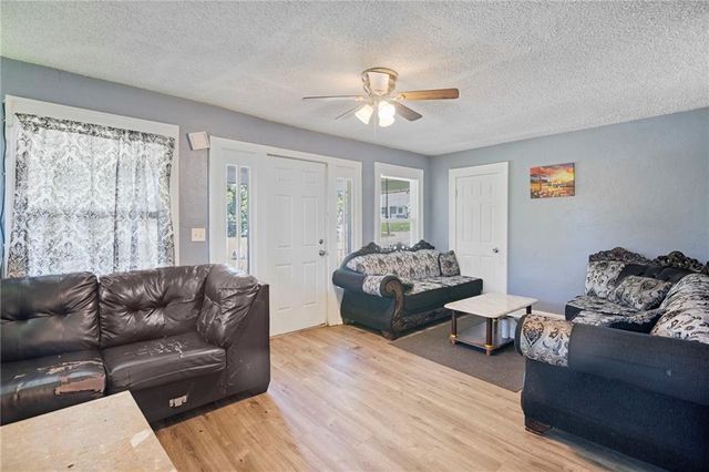 2213 N 10th Street, Kansas City, KS 66104