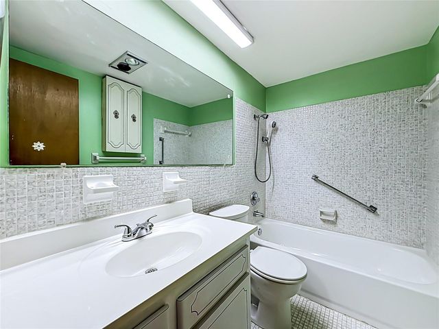 1900 59TH AVENUE N 106, St Petersburg, FL 33714