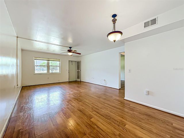 1900 59TH AVENUE N 106, St Petersburg, FL 33714